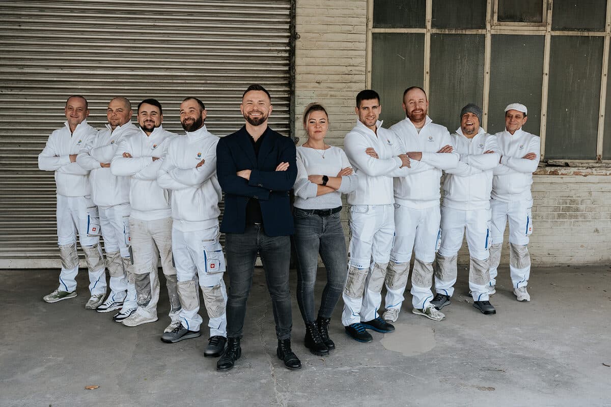 Das Team des RenovierungsTrupps auf dem Weg zur Baustelle