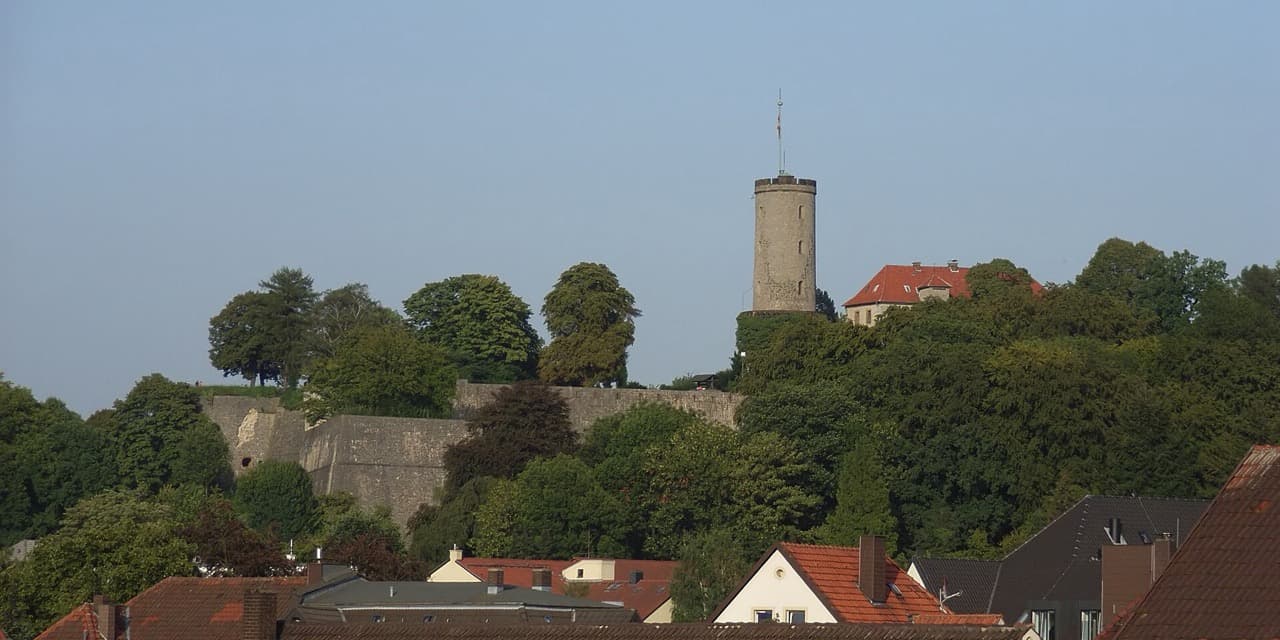 Sparrenburg über der Stadt in Bielefeld